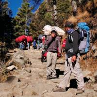 Trekking with a full pack through the Himalayas |  <i>Heike Krumm</i>
